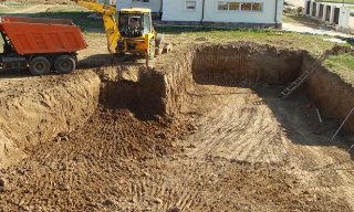 Рытье котлованов под фундамент в Канаше – цена от 2626 руб. за м3 | 2Землекопа-Кна