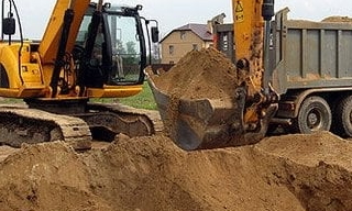 Выкопать яму экскаватором в Канаше от 946 руб. - 2Землекопа-Кна
